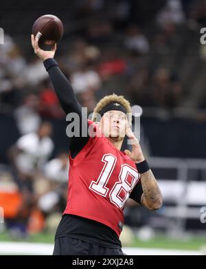 New Orleans, Usa. August 2024. New Orleans Saints Quarterback Spencer Rattler (18) während eines Trainingslagers im Caesars Superdome am Freitag, den 23. August 2024 in New Orleans, Louisiana. (Foto: Peter Forest/SipaUSA) Credit: SIPA USA/Alamy Live News Stockfoto