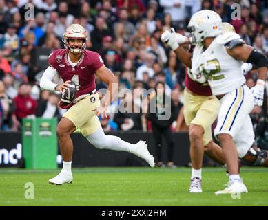 Dublin, Irland. August 2024. Florida State Quarterback DJ Uiagalelei in Aktion Credit: Don Soules/Alamy Live News Stockfoto