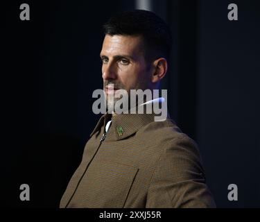 Flushing NY, USA. August 2024. Novak Djokovic spricht am 24. August 2024 im USTA Billie Jean King National Tennis Center in Flushing Queens. Quelle: Mpi04/Media Punch/Alamy Live News Stockfoto