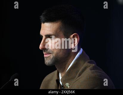 Flushing NY, USA. August 2024. Novak Djokovic spricht am 24. August 2024 im USTA Billie Jean King National Tennis Center in Flushing Queens. Quelle: Mpi04/Media Punch/Alamy Live News Stockfoto