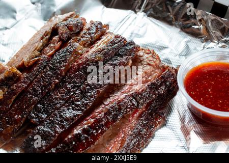 Eine Nahaufnahme von einem halben Pfund Rinderbrust. Stockfoto