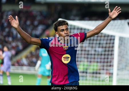 Barcelona, Spanien. August 2024. Lamine Yamal aus Barcelona feiert sein Tor während des Fußballspiels La Liga zwischen dem FC Barcelona und dem Athletic Club in Barcelona, Spanien, am 24. August 2024. Quelle: Joan gosa/Xinhua/Alamy Live News Stockfoto