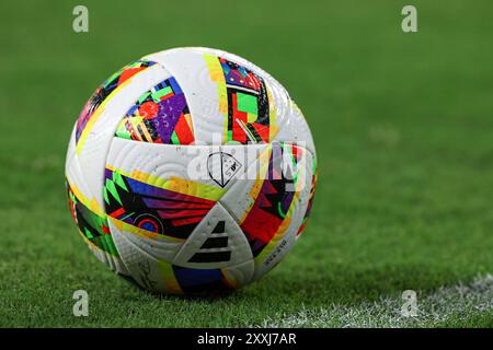 Kansas City, USA. 24. August 2024: Ein allgemeiner Überblick über den Spielball auf dem Spielfeld während eines Spiels zwischen Sporting Kansas City und Orlando City SC im Childrens Mercy Park in Kansas City, KS. David Smith/CSM Credit: CAL Sport Media/Alamy Live News Stockfoto