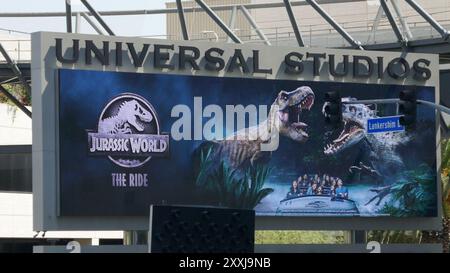 Universal City, Kalifornien, USA 23. August 2024 Jurassic World The Ride Universal Studios Marquee am 23. August 2024 in Universal City, Kalifornien, USA. Foto: Barry King/Alamy Stock Photo Stockfoto