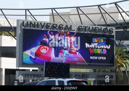 Universal City, Kalifornien, USA 23. August 2024 Super Nintendo World Universal Studios Marquee am 23. August 2024 in Universal City, Kalifornien, USA. Foto: Barry King/Alamy Stock Photo Stockfoto