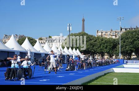 Paris, Frankreich. August 2024. Bogenschießsportler nehmen an einem Training vor den Paralympischen Spielen 2024 in Paris, Frankreich, am 24. August 2024 Teil. Quelle: Cai Yang/Xinhua/Alamy Live News Stockfoto