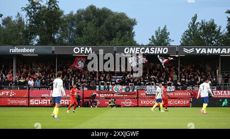 Almere, Niederlande. August 2024. ALMERE, 24.08.2024, Yanmar Stadium, Saison 2024/2025, niederländischer Eredivisie Football. PSV-Fans während des Spiels Almere City – PSV Credit: Pro Shots/Alamy Live News Stockfoto