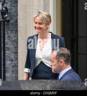 Yvette Cooper Parlamentsabgeordnete – Innenministerin – verlässt die Downing Street 10, nachdem sie am 6. Juli 2024 in ihren Kabinettsposten berufen wurde Stockfoto