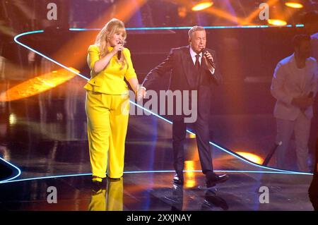 Maite Kelly und Roland Kaiser in der ZDF-Musikshow die Giovanni Zarrella Show in der Westfalenhalle. Dortmund, 24.08.2024 *** Maite Kelly und Roland Kaiser in der ZDF-Musikshow die Giovanni Zarrella Show in der Westfalenhalle Dortmund, 24 08 2024 Foto:XF.xKernx/xFuturexImagex zarrella Show 4964 Stockfoto