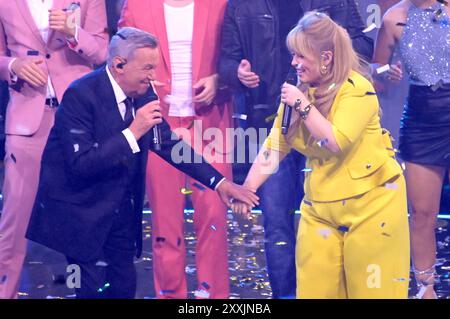 Roland Kaiser und Maite Kelly in der ZDF-Musikshow die Giovanni Zarrella Show in der Westfalenhalle. Dortmund, 24.08.2024 *** Roland Kaiser und Maite Kelly in der ZDF-Musikshow Giovanni Zarrella Show in der Westfalenhalle Dortmund, 24 08 2024 Foto:XF.xKernx/xFuturexImagex zarrella Show 4965 Stockfoto