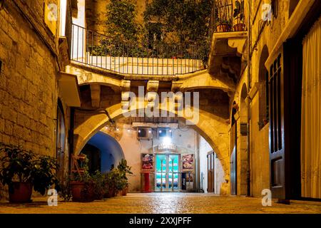 Blick auf den Arco Meraviglia bei Nacht, Bari, Italien Stockfoto