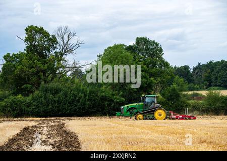 John Deere 8360RT caterpillar-Traktor mit Scheiben Stockfoto