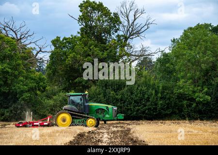 John Deere 8360RT caterpillar-Traktor mit Scheiben Stockfoto