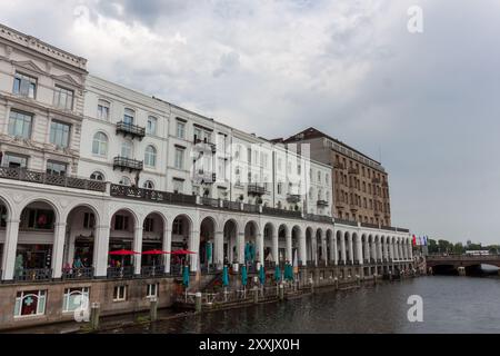 HAMBURG - 14. AUGUST 2024: Auf der Kleinen Alster in Hamburg Stockfoto