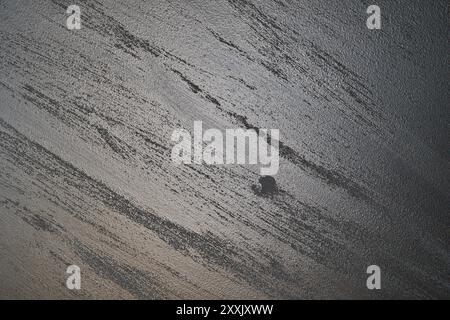 Sapphire Metallic Sahara Wandbeschichtung mit strukturiertem Farbmuster grau-schwarze dekorative Beschichtung Stockfoto