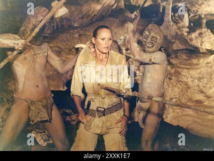 URSULA ANDRESS in einer Szene von SKLAVE DES KANNIBALEN GOTTES 1978 Regisseur SERGIO MARTINO Geschichte und Drehbuch von CEARE FRUGONI und SERGIO MARTINO Musik GUIDO und MAURIZIO de ANGELIS Kinematographie GIANCARLO FERRANDO Dania Film / Medusa Distribuzione Stockfoto