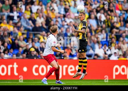 Arnheim, Niederlande. August 2024. ARNHEM, NIEDERLANDE - 25. AUGUST: Simon van Duivenbooden von Vitesse führt den Ball während des niederländischen Keuken Kampioen Divisie-Spiels zwischen Vitesse und Excelsior Rotterdam am 25. August 2024 im Gelredome in Arnheim, Niederlande. (Foto von Rene Nijhuis/Orange Pictures) Credit: Orange Pics BV/Alamy Live News Stockfoto