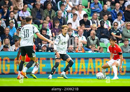 Groningen, Nederland. August 2024. GRONINGEN, 25-08-2024, Stadion Euroborg, Fußball, niederländische Eredivisie, Staffel 2024/2025, Groningen - AZ, Spieler AZ Seiya Maikuma Credit: Pro Shots/Alamy Live News Stockfoto