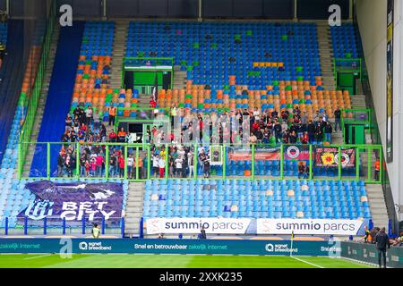 Arnheim, Niederlande. 25. August 2024. Arnhem - Fans beim dritten Spiel der Keuken Kampioen Divisie Saison 2024/2025. Das Spiel findet am 25. August 2024 im GelreDome in Arnheim, Niederlande, zwischen Vitesse Arnhem und Excelsior Rotterdam statt. (VK Sportphoto/Danny de Groot) Stockfoto