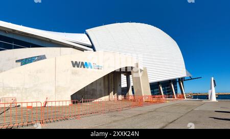 Das Äußere des WA Maritime Museum, das in maritimer Form gestaltet wurde, am Victoria Quay im Fremantle Harbour, Fremantle, Perth, Western Australia. Stockfoto