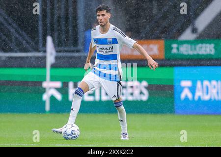 NIJMEGEN, NIEDERLANDE - 24. AUGUST: Anouar El Azzouzi von PEC Zwolle sieht beim niederländischen Eredivisie-Spiel zwischen NEC Nijmegen und PEC Zwolle im Goffertstadion am 24. August 2024 in Nijmegen, Niederlande, an. (Foto: Raymond Smit/Orange Pictures) Stockfoto
