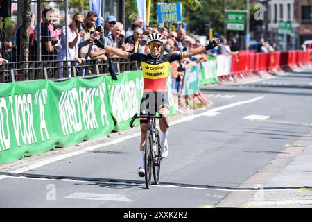 Merksem, Belgien. August 2024. Die Belgierin Sanne kann nicht feiern, als sie die Ziellinie überquert, um am Sonntag, den 25. August 2024, den Schaal Sels Merksem zu gewinnen. BELGA FOTO GOYVAERTS Credit: Belga Nachrichtenagentur/Alamy Live News Stockfoto