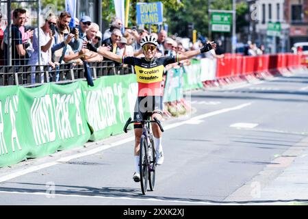 Merksem, Belgien. August 2024. Die Belgierin Sanne kann nicht feiern, als sie die Ziellinie überquert, um am Sonntag, den 25. August 2024, den Schaal Sels Merksem zu gewinnen. BELGA FOTO GOYVAERTS Credit: Belga Nachrichtenagentur/Alamy Live News Stockfoto