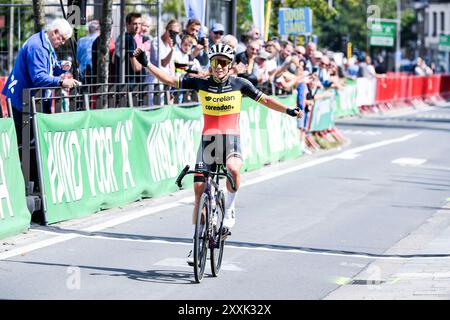 Merksem, Belgien. August 2024. Die Belgierin Sanne kann nicht feiern, als sie die Ziellinie überquert, um am Sonntag, den 25. August 2024, den Schaal Sels Merksem zu gewinnen. BELGA FOTO GOYVAERTS Credit: Belga Nachrichtenagentur/Alamy Live News Stockfoto