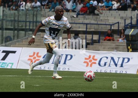 Mexiko-Stadt, Mexiko. August 2024. Deneisha Blackwood #14 von Pumas UNAM treibt den Ball im Spiel der 7. Runde zwischen Pumas UNAM und Club Puebla als Teil der Torneo Apertura 2024 Frauen Liga MX in Estadio Olímpico Universitario nach vorne. Endpunktzahl Pumas 2:1 Puebla. Am 23. August 2024 in Mexiko-Stadt. (Foto: Jose Luis Torales/ Credit: Eyepix Group/Alamy Live News Stockfoto