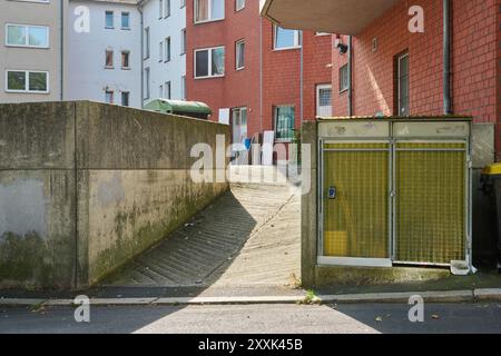 Einfahrt in einen Hinterhof Stockfoto