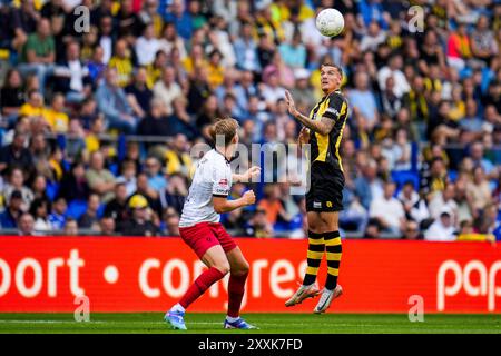 Arnheim, Niederlande. August 2024. ARNHEM, NIEDERLANDE - 25. AUGUST: Simon van Duivenbooden von Vitesse führt den Ball während des niederländischen Keuken Kampioen Divisie-Spiels zwischen Vitesse und Excelsior Rotterdam am 25. August 2024 im Gelredome in Arnheim, Niederlande. (Foto von Rene Nijhuis/Orange Pictures) Credit: dpa/Alamy Live News Stockfoto