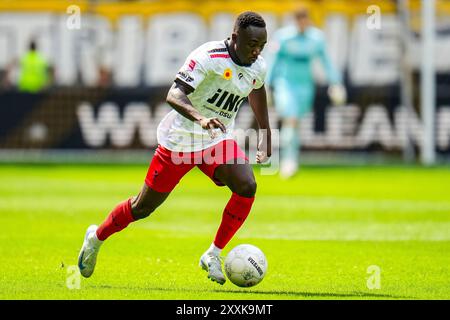 Arnheim, Niederlande. August 2024. ARNHEM, NIEDERLANDE - 25. AUGUST: Seydou Fini von Excelsior Rotterdam dribbelt mit dem Ball während des niederländischen Keuken Kampioen Divisie-Spiels zwischen Vitesse und Excelsior Rotterdam am 25. August 2024 in Arnheim. (Foto von Rene Nijhuis/Orange Pictures) Credit: dpa/Alamy Live News Stockfoto