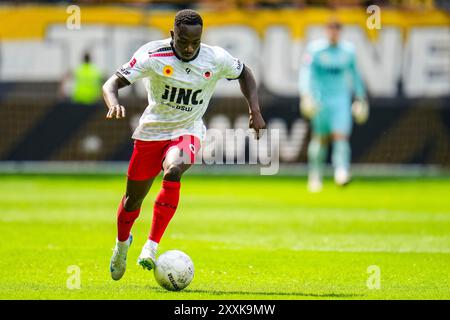 Arnheim, Niederlande. August 2024. ARNHEM, NIEDERLANDE - 25. AUGUST: Seydou Fini von Excelsior Rotterdam dribbelt mit dem Ball während des niederländischen Keuken Kampioen Divisie-Spiels zwischen Vitesse und Excelsior Rotterdam am 25. August 2024 in Arnheim. (Foto von Rene Nijhuis/Orange Pictures) Credit: dpa/Alamy Live News Stockfoto