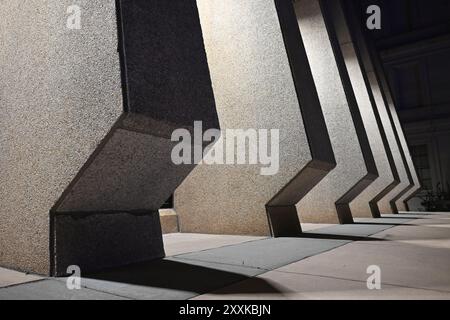 Architektonische Details des Wake County Courthouse im brutalistischen Stil in Raleigh, North Carolina. Stockfoto