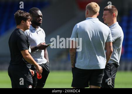 Wimbledon, Großbritannien. August 2024. Die Spieler der London Broncos kommen am 25. August 2024 im Cherry Red Records Stadium vor dem Spiel London Broncos vs Leigh Leopards in der Betfred Super League Runde 23 in der Plough Lane, Wimbledon, Vereinigtes Königreich (Foto: Izzy Poles/News Images) in Wimbledon, Vereinigtes Königreich, am 25. August 2024 an. (Foto: Izzy Poles/News Images/SIPA USA) Credit: SIPA USA/Alamy Live News Stockfoto