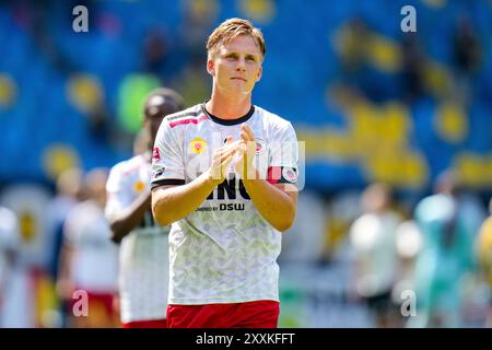 Arnheim, Niederlande. August 2024. ARNHEM, NIEDERLANDE - 25. AUGUST: Casper Widell von Excelsior Rotterdam applaudiert während des niederländischen Keuken Kampioen Divisie-Spiels zwischen Vitesse und Excelsior Rotterdam am 25. August 2024 in Arnheim. (Foto von Rene Nijhuis/Orange Pictures) Credit: dpa/Alamy Live News Stockfoto