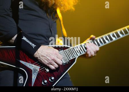 Irving, Usa. August 2024. Dave Mustaine, Gitarrist und Sänger der US-amerikanischen Thrash-Metal-Band Megadeth, tritt während der Megadeth-Tour „Destroy All Enemies“ in der Toyota Music Factory auf. Am 20. August 2024 in Irving, Texas, USA. (Foto: Javier Vicencio/Eyepix Group/SIPA USA) Credit: SIPA USA/Alamy Live News Stockfoto