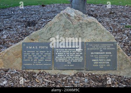 Gedenkstein im Kings Park and Botanic Garden, Perth, Western Australia, zum Gedenken an das Leben von Soldaten der HMAS Perth und USS Houston Stockfoto