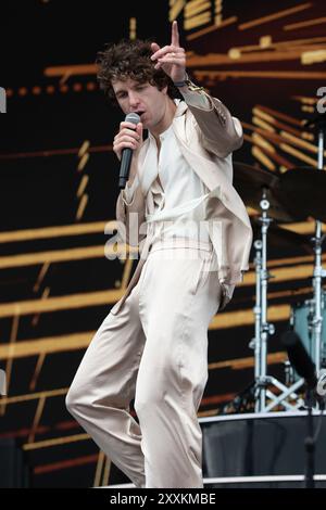 Southsea, Hampshire, Großbritannien, die Kooks auf der gemeinsamen Bühne beim Victorious Festival am Sonntag, den 25. August 2024 Foto Credit Emma Terracciano/Alamy Live News Stockfoto