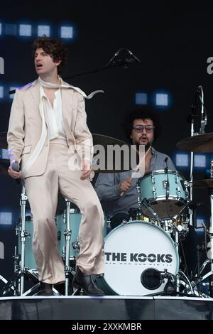 Southsea, Hampshire, Großbritannien, die Kooks auf der gemeinsamen Bühne beim Victorious Festival am Sonntag, den 25. August 2024 Foto Credit Emma Terracciano/Alamy Live News Stockfoto