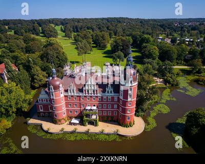 Bad Muskau Neues Schloss im Fürst Pückler Park Bad Muskau Sachsen Deutschland *** Neues Schloss Bad Muskau im Prinz Pückler Park Bad Muskau Sachsen Deutschland Bad Muskau24 00132 Stockfoto