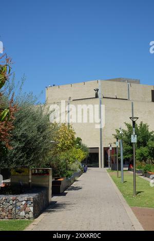 Die Art Gallery of Western Australia, Parkbereich und Außenansicht des Eingangs und der Skulptur der oberen Ebene in Perth, Australien Stockfoto