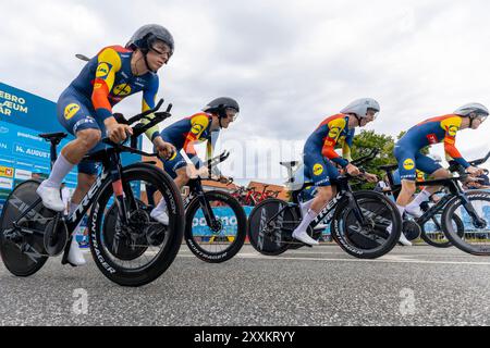 Holstebro, Dänemark. August 2024. Die Fahrer aus dem Team Lidl-Trek Future Racing sahen zu Beginn des 1. Bühne der PostNord Danmark Rundt 2024. Stufe 1. Ist ein Team-Zeitfahren mit Start und Ziel in Holstebro. Stockfoto