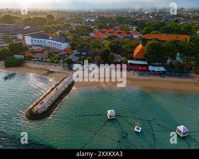 Blick auf Sanur Beach in Denpasar, Bali, Indonesien Stockfoto