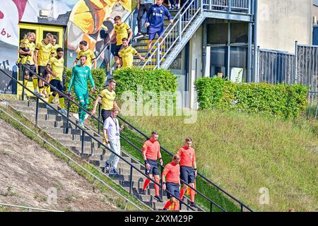 Venlo, Niederlande. August 2024. VENLO, 25-08-2024, Covebo Stadion de Koel, Niederländisch Keuken Kampioen Divisie Fußballsaison 2024-2025. Beginn des Spiels VVV Venlo - Roda JC. Beschreibung: Pro Shots/Alamy Live News Stockfoto