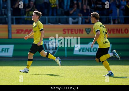 Venlo, Niederlande. August 2024. VENLO, NIEDERLANDE - 25. AUGUST: Tim Braem vom VVV Venlo feiert sein Tor während des Spiels VVV Venlo zwischen Roda JC Kerkrade im Covebo Stadion - de Koel am 25. August 2024 in Venlo, Niederlande. (Foto von Orange Pictures) (Foto von Orange Pictures/Orange Pictures) Credit: dpa/Alamy Live News Stockfoto