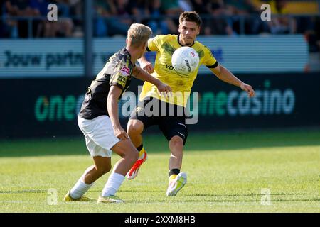 Venlo, Niederlande . August 2024. VENLO, NIEDERLANDE - 25. AUGUST: Lasse Wehmeyer von VVV Venlo kämpft um den Ball während des Spiels VVV Venlo zwischen Roda JC Kerkrade im Covebo Stadion - de Koel am 25. August 2024 in Venlo, Niederlande. (Foto von Orange Pictures) (Foto von Orange Pictures/Orange Pictures) Credit: Orange Pics BV/Alamy Live News Stockfoto