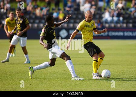 Venlo, Niederlande . August 2024. VENLO, NIEDERLANDE - 25. AUGUST: Roel Janssen von VVV Venlo übergibt den Ball während des Spiels VVV Venlo zwischen Roda JC Kerkrade im Covebo Stadion - de Koel am 25. August 2024 in Venlo, Niederlande. (Foto von Orange Pictures) (Foto von Orange Pictures/Orange Pictures) Credit: Orange Pics BV/Alamy Live News Stockfoto