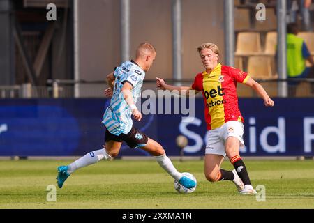 Deventer, Niederlande. August 2024. DEVENTER, Stadion de Adelaarshorst, 25-08-2024, Saison 2024/2025, Dutch Eredivisie. Während des Spiels Go Ahead Eagles - RKC, GA Eagles Spieler Soren Tengstedt Credit: Pro Shots/Alamy Live News Stockfoto