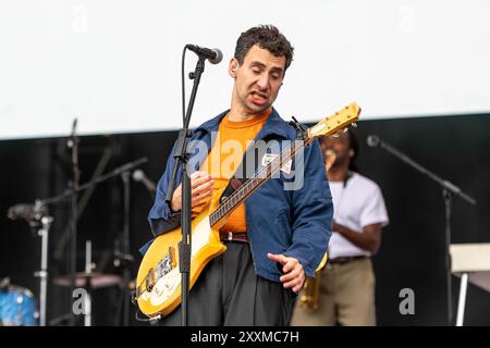 Leeds, Großbritannien. Sonntag, 25. August 2024 Jack Antonoff von Bleachers tritt am dritten Tag des Leeds Festivals im Bramham Park auf der Bühne auf © Jason Richardson / Credit: Tin!y/Alamy Live News Stockfoto